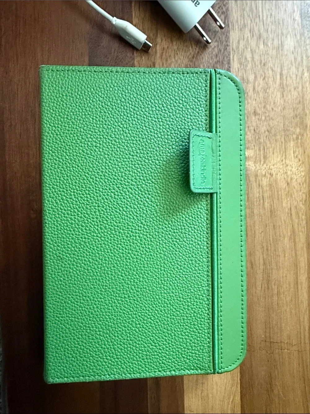 Amazon Kindle eReader dark grey with Green Folio Cover with charger